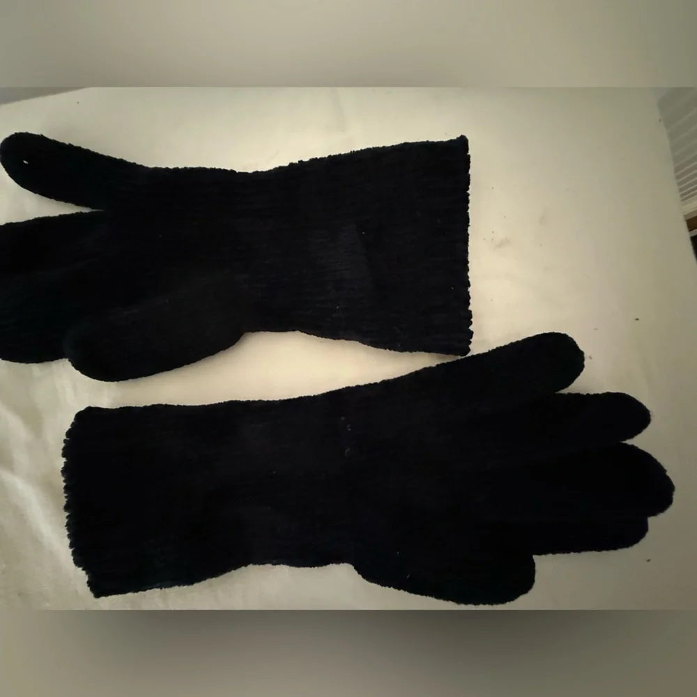 Nine & Company Black Gloves